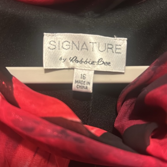 Ladies Dress - Picture 3 of 5